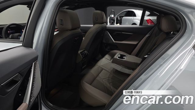 BMW 5-Series 2025 — photo 17