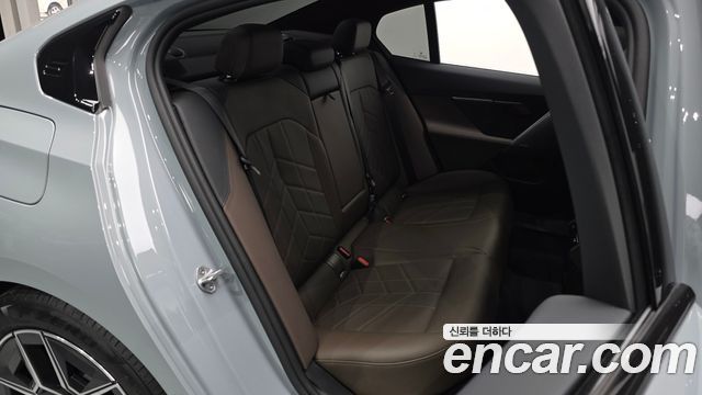 BMW 5-Series 2025 — photo 18