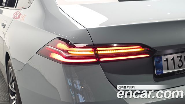 BMW 5-Series 2025 — photo 9