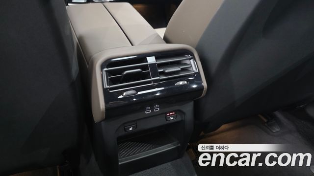 BMW 5-Series 2025 — photo 28