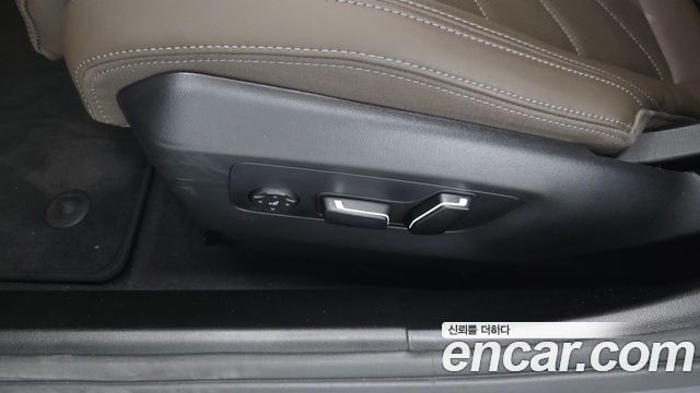 BMW 5-Series 2025 — photo 30