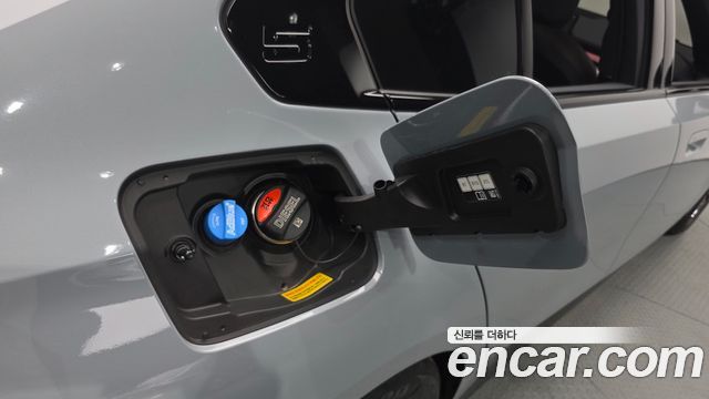 BMW 5-Series 2025 — photo 36