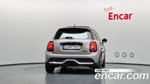Mini Cooper 2022 — photo 4