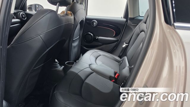 Mini Cooper 2022 — photo 17