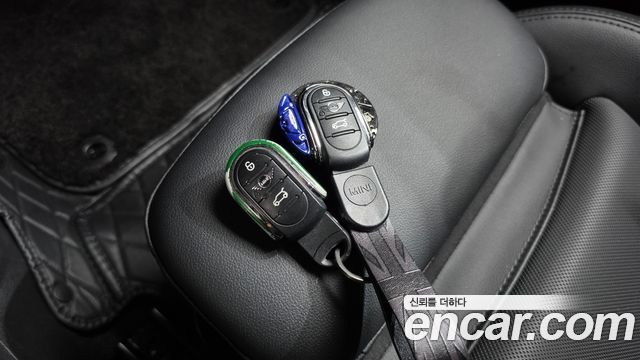 Mini Cooper 2022 — photo 26