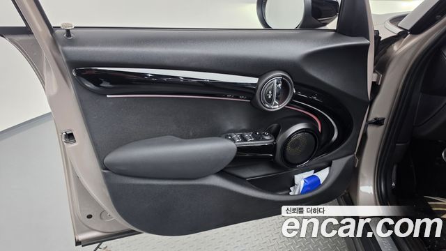 Mini Cooper 2022 — photo 14