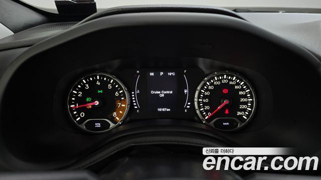 Jeep Renegade 2018 — photo 11