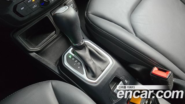 Jeep Renegade 2018 — photo 12