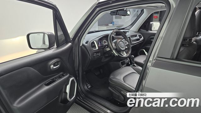 Jeep Renegade 2018 — photo 13
