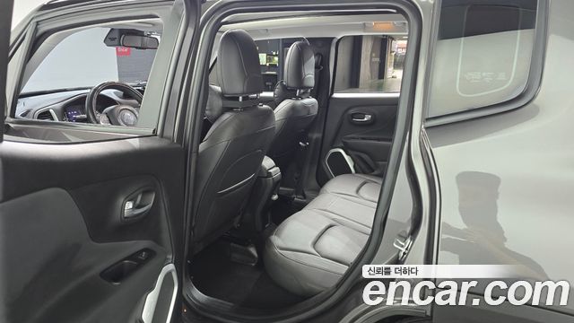 Jeep Renegade 2018 — photo 17