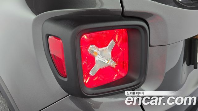 Jeep Renegade 2018 — photo 9