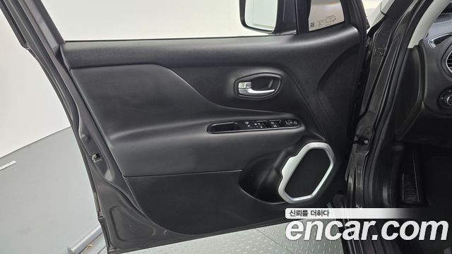 Jeep Renegade 2018 — photo 14