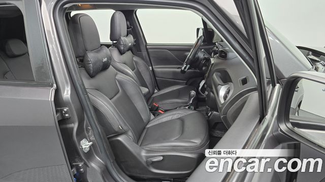 Jeep Renegade 2018 — photo 16