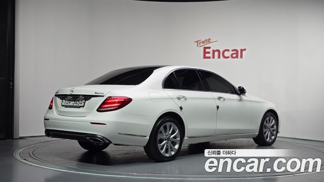 Mercedes-Benz E-Class 2019 — photo 2