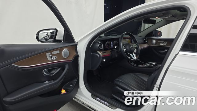 Mercedes-Benz E-Class 2019 — photo 10