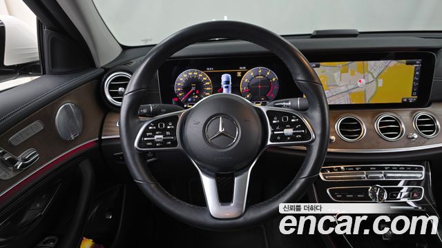 Mercedes-Benz E-Class 2019 — photo 13