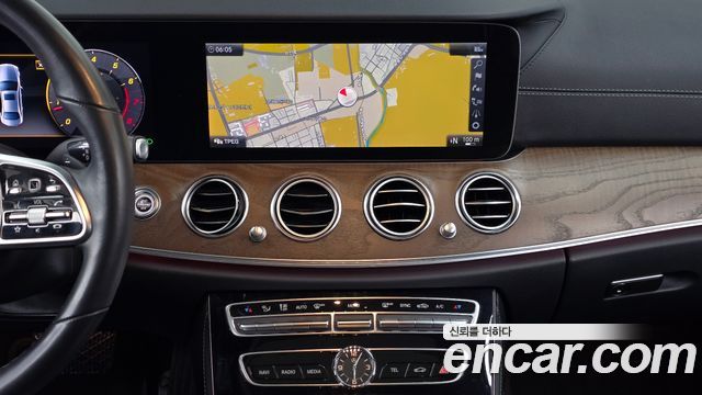 Mercedes-Benz E-Class 2019 — photo 14