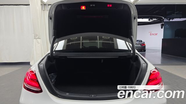 Mercedes-Benz E-Class 2019 — photo 20