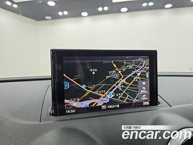 Audi A3 2018 — photo 14