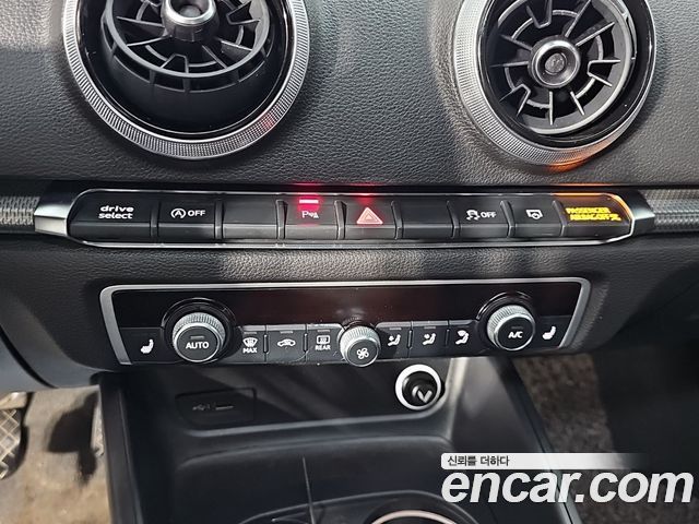 Audi A3 2018 — photo 16