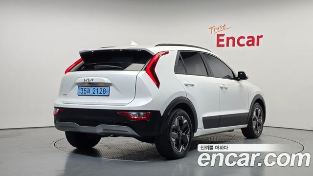 Kia Niro 2023 — photo 2