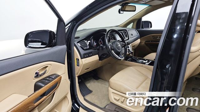 Kia Canival 2018 — photo 10