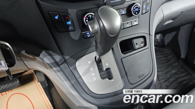 Hyundai Starex 2017 — photo 12