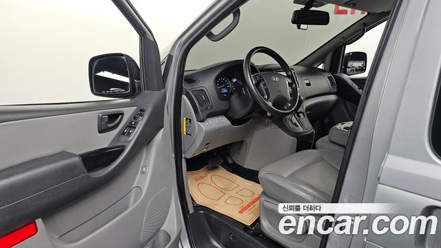 Hyundai Starex 2017 — photo 13