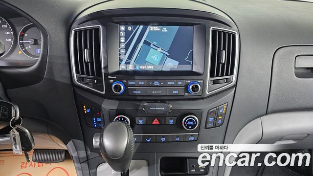 Hyundai Starex 2017 — photo 19