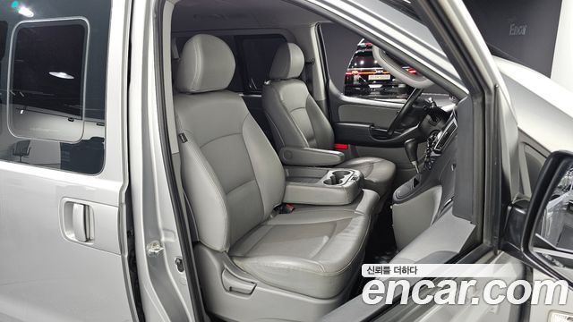 Hyundai Starex 2017 — photo 16