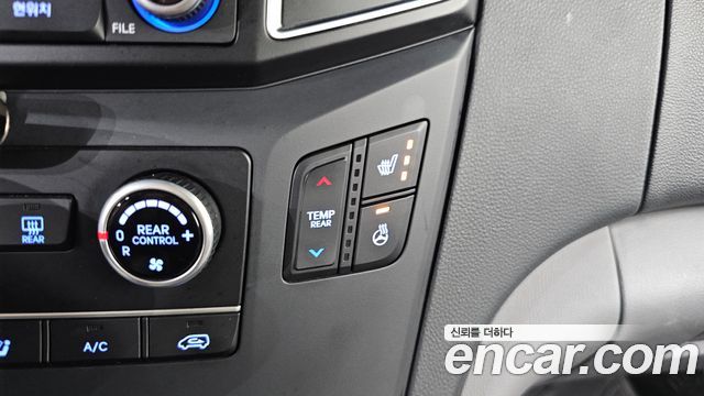 Hyundai Starex 2017 — photo 27