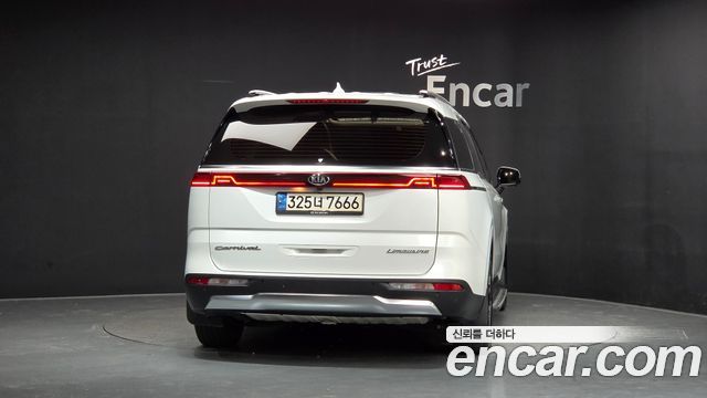 Kia Canival 2021 — photo 4