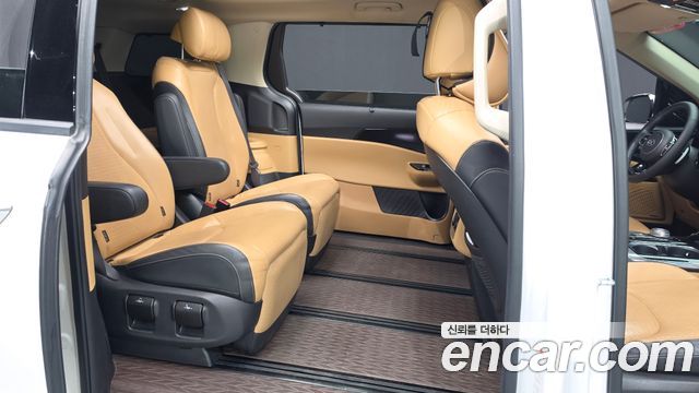 Kia Canival 2021 — photo 17