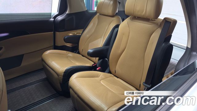 Kia Canival 2021 — photo 29