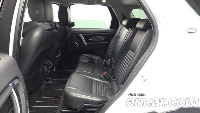 Land Rover Discovery Sport 2021 — photo 16
