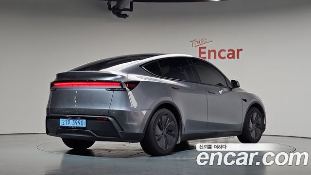 Tesla Model Y 2025 — photo 2