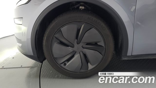 Tesla Model Y 2025 — photo 5
