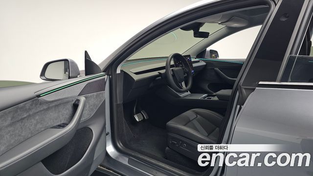 Tesla Model Y 2025 — photo 13