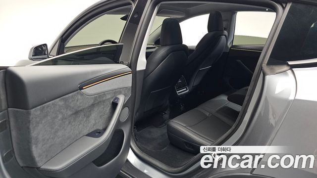 Tesla Model Y 2025 — photo 18