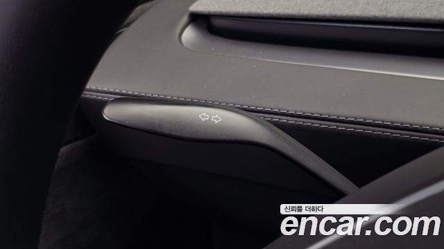 Tesla Model Y 2025 — photo 22