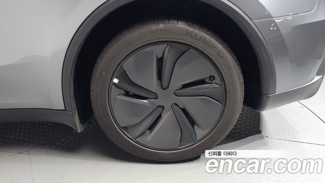 Tesla Model Y 2025 — photo 7