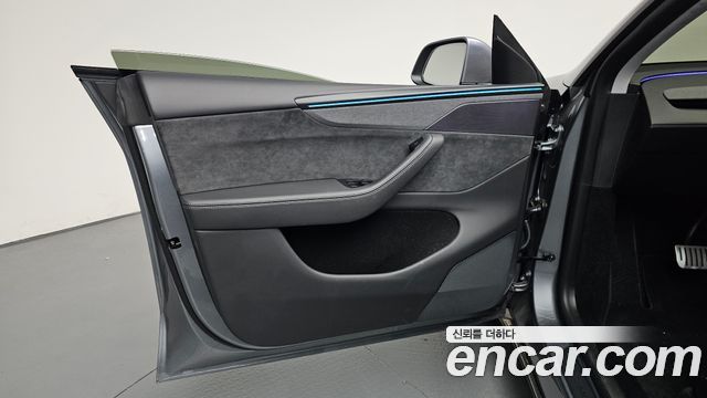 Tesla Model Y 2025 — photo 14