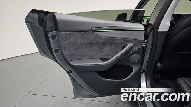 Tesla Model Y 2025 — photo 15