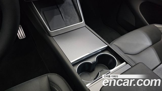 Tesla Model Y 2025 — photo 30