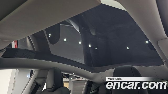 Tesla Model Y 2025 — photo 35