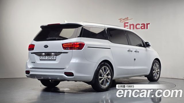 Kia Canival 2019 — photo 2
