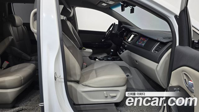 Kia Canival 2019 — photo 16