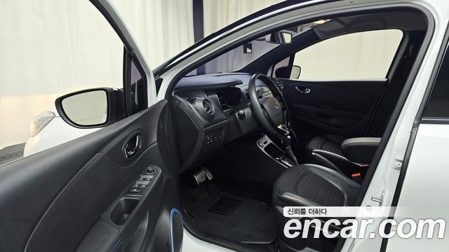Renault Korea QM3 2017 — photo 13