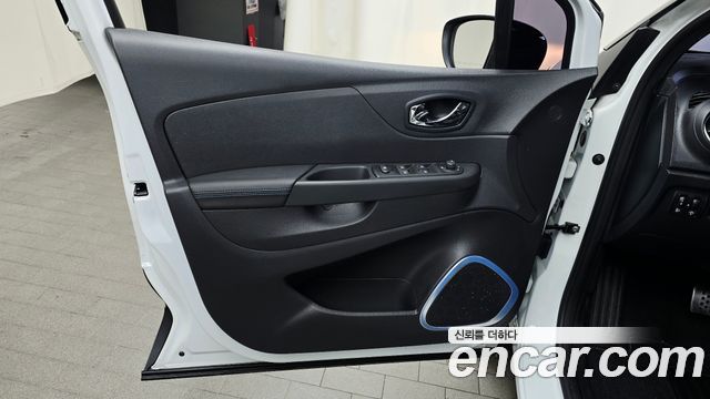 Renault Korea QM3 2017 — photo 14