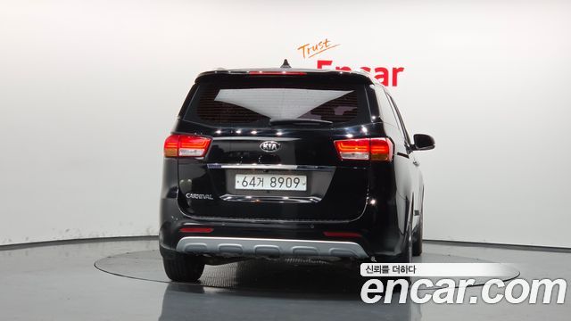 Kia Canival 2015 — photo 4